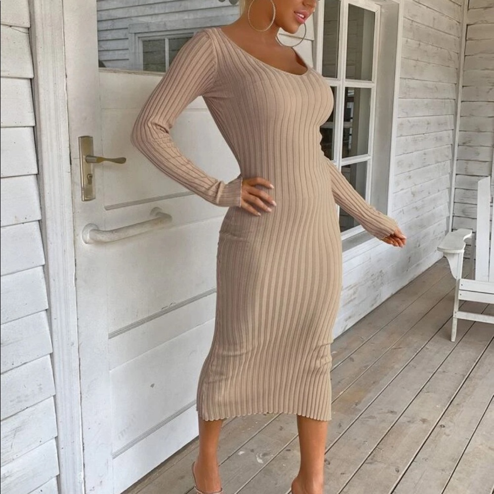 Black V neck ribbed knit sweater dress - Picture 14 of 15